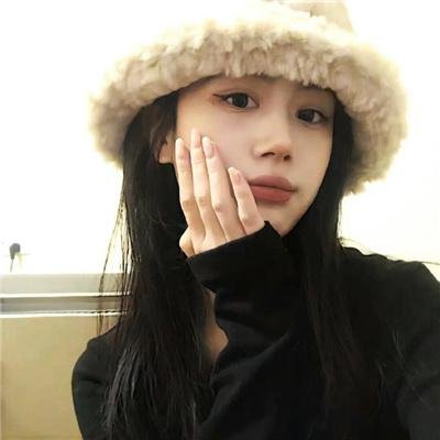院子里的女人